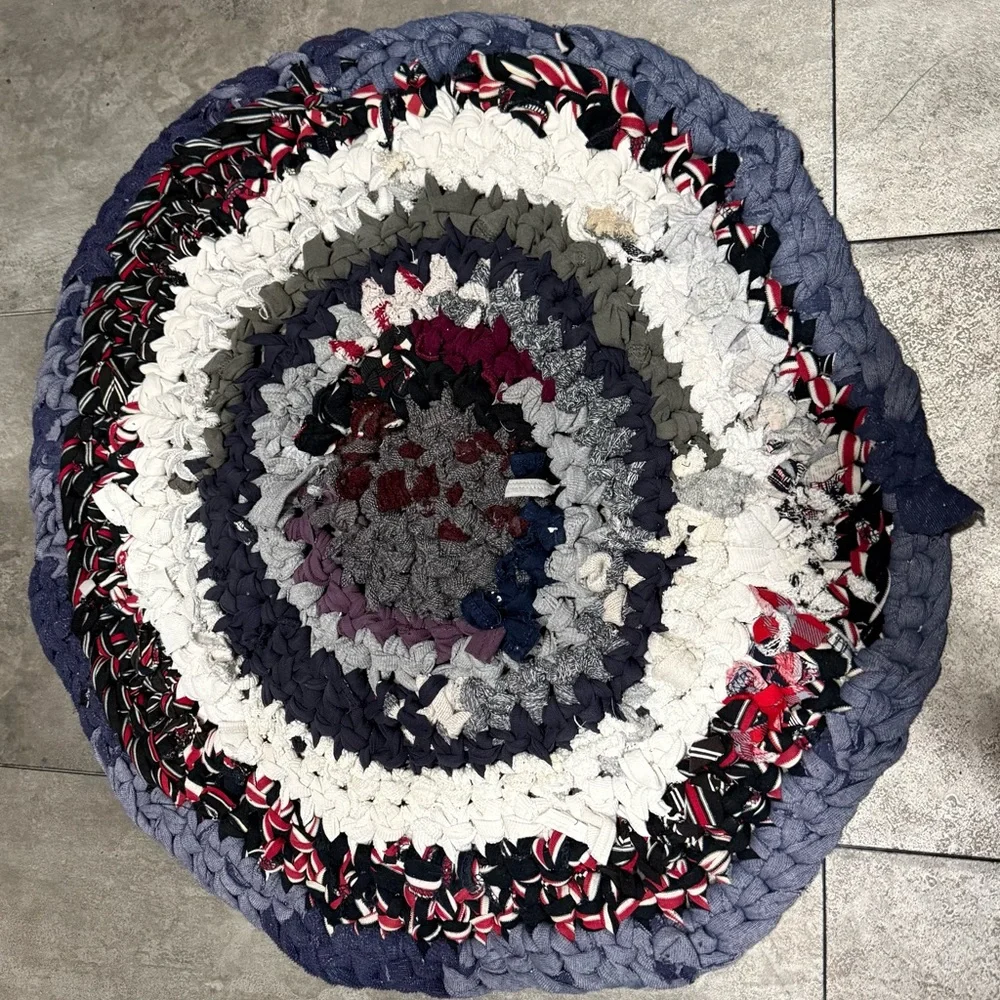Handmade crocheted rug bathroom kitchen mat round 22.5” diameter